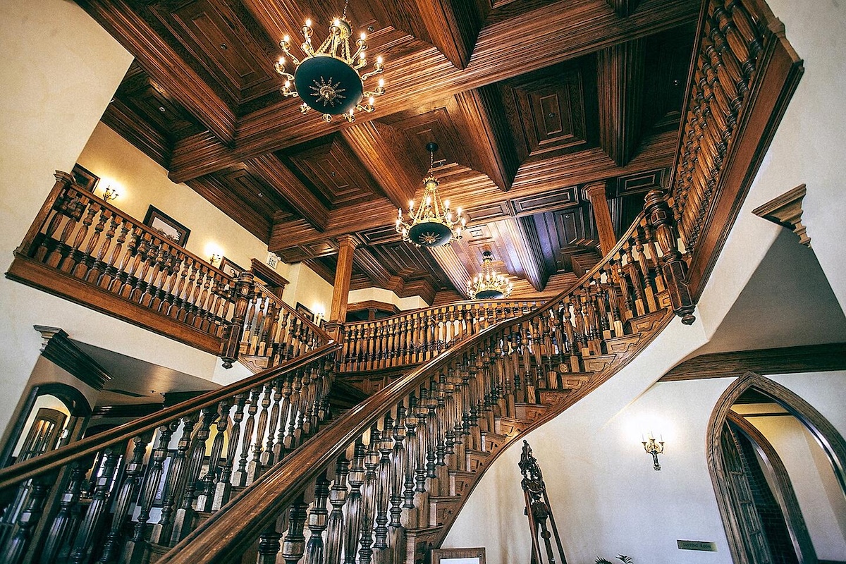 Pilgrimage Pit Stops: A Look at Ancient Rest Stops and Modern Hotels hero image