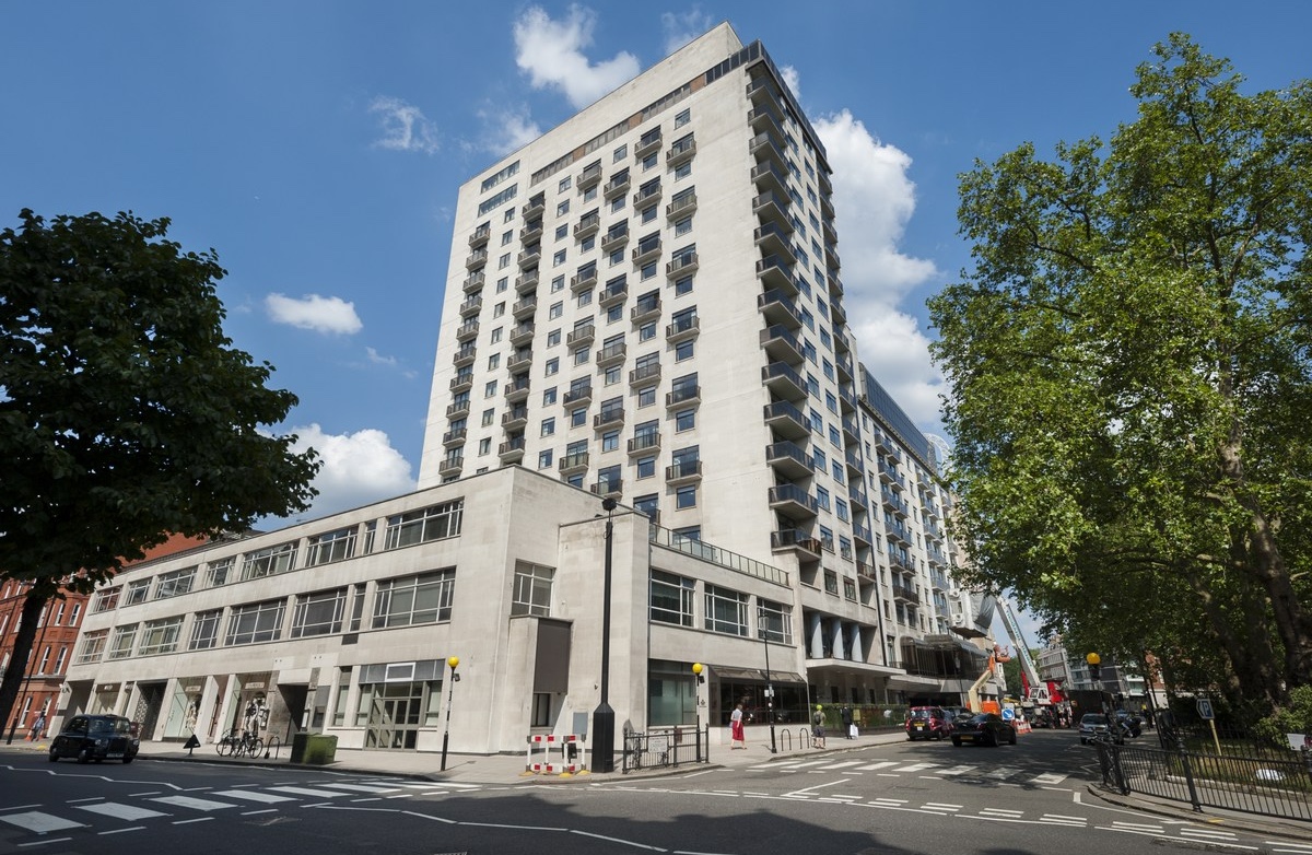 Hotel Jumeirah Carlton Tower hero image